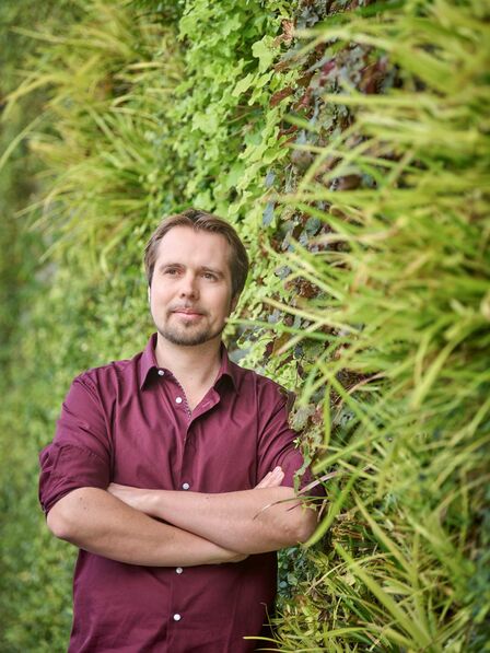 Matthias Erb ist Professor für Pflanzenbiologie, Unternehmer und Biobauer.