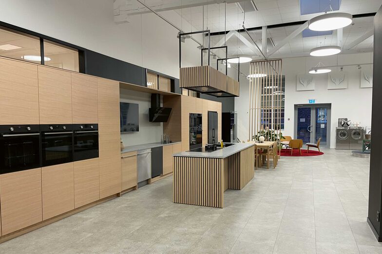 Im Showroom werden die Haushaltsgeräte vorgestellt. In der Showküche kann gekocht werden.