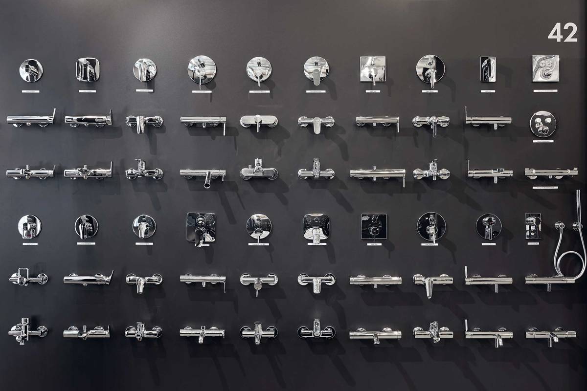 Die Qual der Wahl: Die Hug Baustoffe AG zeigt auf der rund 4400 Quadratmeter grossen Ausstellungsfläche zig Ideen und Produkte für die Badgestaltung. Hug Baustoffe.